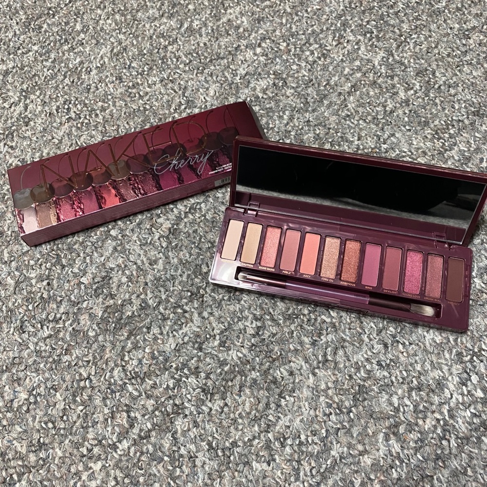 Urban Decay Naked Cherry palette